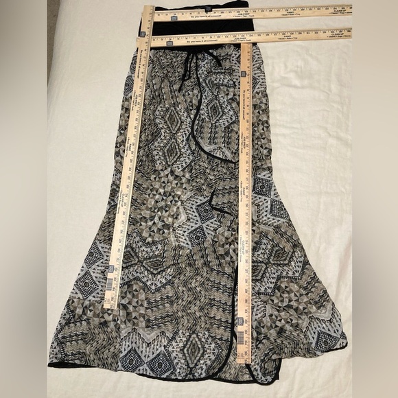 Raviya Black and Tan Strapless Geometric Swim Coverup - Picture 3 of 10